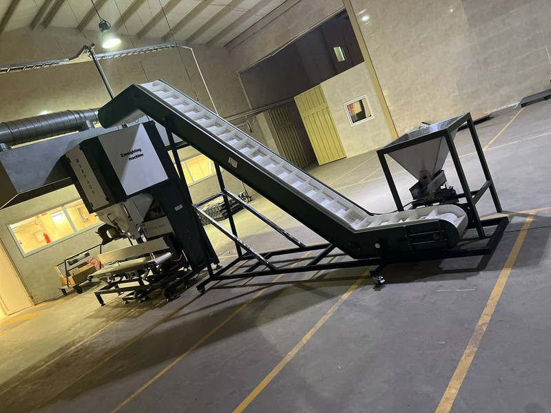 نمای دستگاه کیسه پرکن